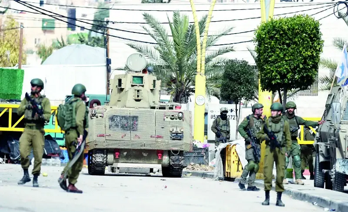 İşgalci İsrail ordusu 4 gün süren saldırıların ardından El Halil kentinin güneyinden çekildi