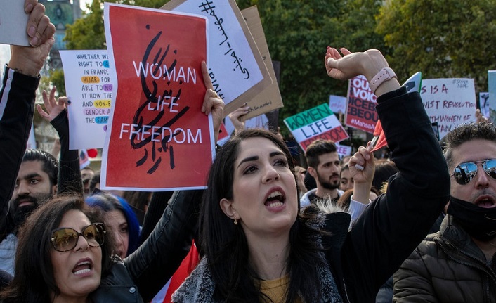 Ölü sayısının 5 bin 848'e yükseldiği İran'da Cumhurbaşkanı'nın oğlundan interneti açma çağrısı