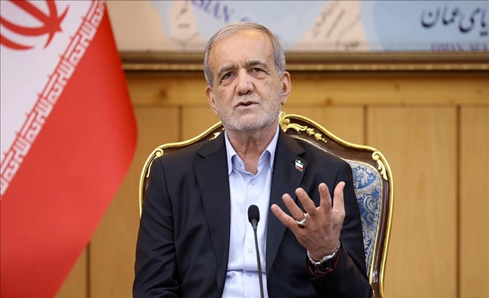 Pezeşkiyan'dan 'ikili' mesaj: Protestocuların sesini duyuyoruz, ülkenin altüst edilmesine izin vermeyiz