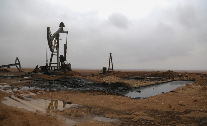 Suriye'de terör örgütü YPG'den alınan bölgelerde petrol çıkarılmaya başlandı