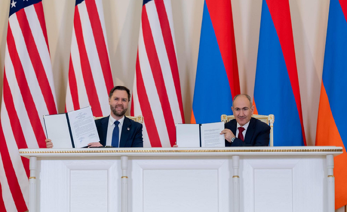 ABD-Ermenistan hattında tarihi ziyaret: Vance Erivan'a gitti, 9 milyar dolarlık nükleer ürün anlaşması imzaladı