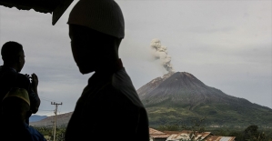 Endonezya’da Sinabung Yanardağı kül püskürtüyor