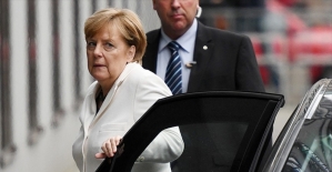 Merkel partisi içinde tartışılıyor