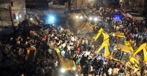 Hindistan'da 4 katlı otel çöktü: 10 ölü