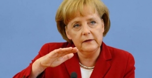 Merkel: Türk ekonomisinin gelişmesi bizim çıkarımıza