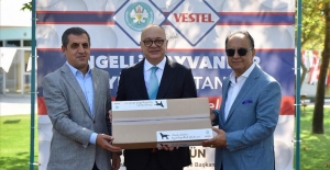 Vestel stant malzemelerinden hayvanlar için kulübe yaptı