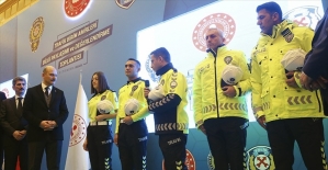 Trafik polislerinin kıyafetleri yeniden tasarlandı