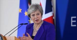 İngiltere Başbakanı Theresa May Brexit oylamasını erteledi