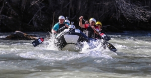 Bakan Varank'tan Munzur'da 'nevruz' raftingi