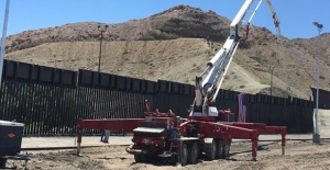 Trump destekçileri Meksika sınırında duvar inşaatına başladı