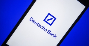 Deutsche Bank’ın kredi notu düşürüldü