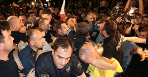 Gürcistan'da protestocular ve polis arasında arbede