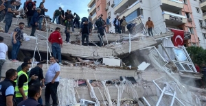 İzmir'i 6,6'lık deprem vurdu: 6 can kaybı, 257 yaralı