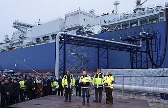 Almanya'dan enerji hamlesi: İlk özel yüzer LNG terminalini açtı