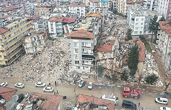 Antakya ve Defne'de depremde yıkılan 54 binanın enkazı kaldırılmaya başlandı