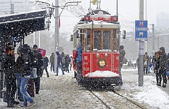 İstanbul'da kar yağışı başladı: Meteoroloji sarı kodlu uyarı yaptı