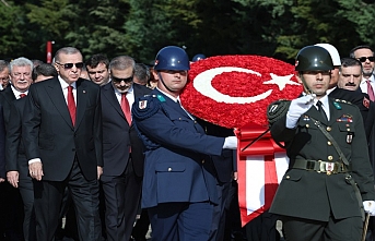 Cumhurbaşkanı Erdoğan ve devlet erkanı Anıtkabir'i ziyaret etti
