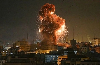 İsrail saldırıların 22'nci gününde Gazze yoğun bombardıman altında