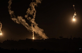 İsrail ordusunun Gazze'de gece boyu süren hava ve topçu saldırılarında onlarca kişi öldü