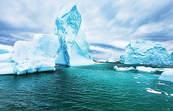79 Kuzey buzulu eriyor