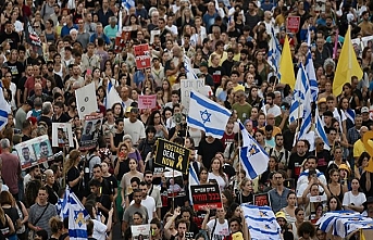 Gazze'de ateşkes anlaşması imzalamayan Netanyahu hükümeti protesto ediliyor