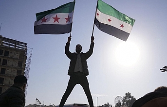 Suriye'de kanlı Esed rejimi devrildi: Halk coşkuyla kutlamalar yapıyor