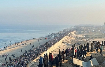 Gazze'de zorla yerinden edilen on binlerce Filistinlinin topraklarına dönüşü başladı