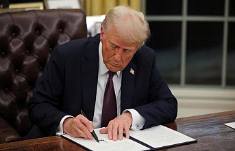 Trump birbiri ardına kararnameler imzaladı
