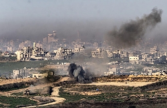 Katil İsrail, Gazze Şeridi'nin orta kesiminde bir camiyi bombaladı