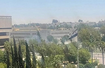 İsrail, Suriye'nin başkenti Şam'da Genelkurmay Başkanlığı ve Cumhurbaşkanlığı Sarayı'nı vurdu