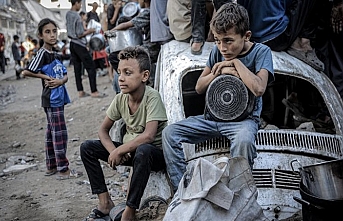 Soykırımcı İsrail, açlıktan ölen çocuklara rağmen kıtlık olmadığını iddia ediyor