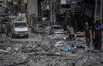 Katil İsrail'in Gazze'ye bugün düzenlediği saldırılarda 49 Filistinli yaşamını yitirdi