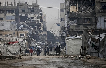 Katil İsrail, Gazze'ye hava ve topçu saldırıları düzenlemeye devam etti