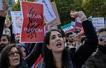 Ölü sayısının 5 bin 848'e yükseldiği İran'da Cumhurbaşkanı'nın oğlundan interneti açma çağrısı