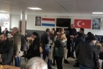 Hollanda'da saldırıya uğrayan camiye dayanışma ziyareti