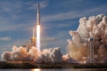 Dünyanın en güçlü roketi Falcon Heavy uzaya fırlatıldı