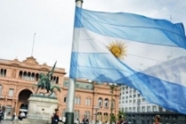 Arjantin 10 bakanlığını kapatıyor