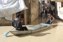 Asi Nehri taşınca sandalla ulaşım başladı