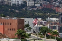 Venezuela'daki Amerikalı diplomatlar ülkelerine döndü