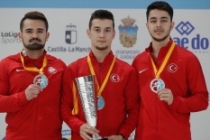 Karate Milli Takımı'ndan tam kadro madalya sevinci
