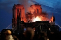 Paris'te Notre Dame Katedrali'nde yangın