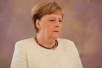Almanya Başbakanı Merkel ikinci kez titreme nöbeti geçirdi