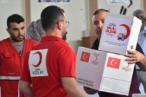 Türk Kızılay Kerkük'teki ihtiyaç sahiplerine gıda ve giysi yardımı yaptı