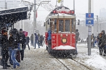 İstanbul'da kar yağışı başladı: Meteoroloji sarı kodlu uyarı yaptı