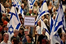 İsrailliler Netanyahu'nun istifası için yine sokaklara indi