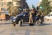 Suriye'de rejim karşıtı silahlı gruplar Hama iline doğru ilerliyor