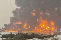 Katil İsrail’in Yemen’de hayati önem taşıyan tesisleri hedef aldı: Sana karanlığa gömüldü