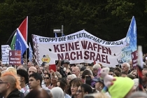Berlin'de "Gazze'de soykırımı durdurun" çağrısıyla barış gösterisi yapıldı