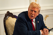 Trump: Venezuela ve çevresindeki hava sahası kapatılacak