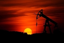 Fitch: Küresel petrol arz fazlası İran ve Venezuela'daki üretim belirsizliğini telafi edebilir